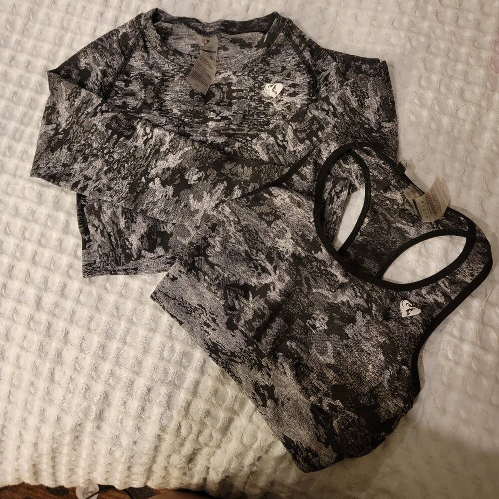 Women's Best Camo Seamless Crop Top and Bra Set Size Large NWOT